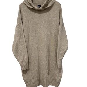 GAP Women's Turtleneck Sweater in Beige